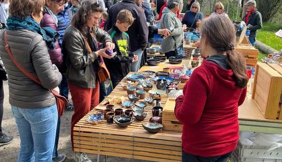 Vente de poterie à La-Fare-en Champsaur