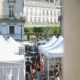 Marché convivial à Nantes, avec des stands d'artisans et une ambiance chaleureuse, mettant en valeur l'artisanat.